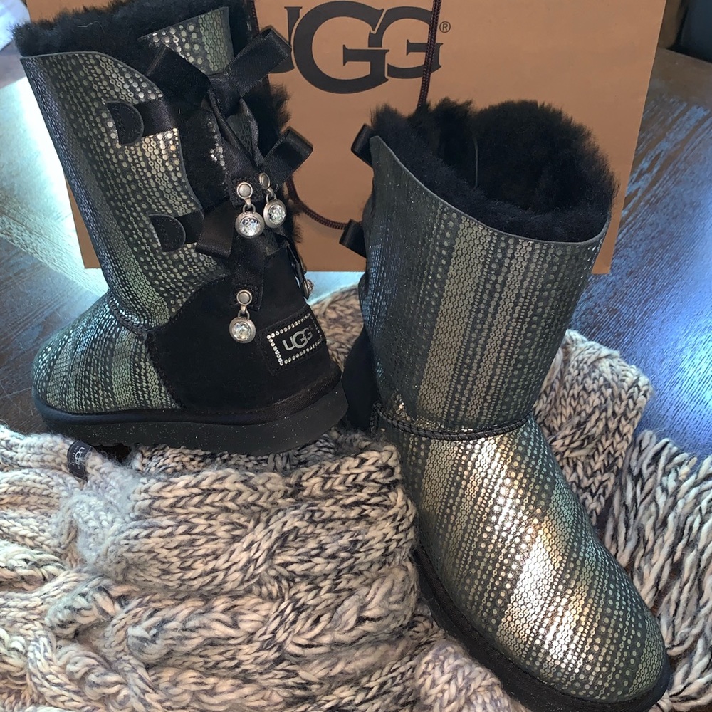 UGG BAILEY BOW BLING Boots 1004791 Sz 9 Like New!
